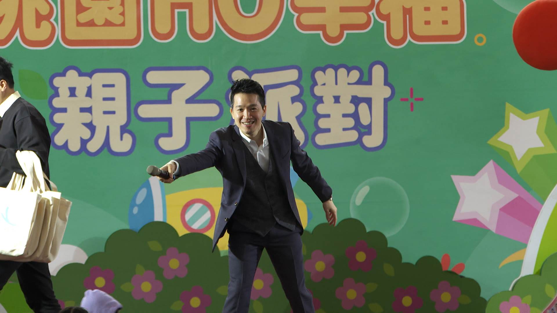 L BAR_整點用(修邊).00_03_34_23.Still026