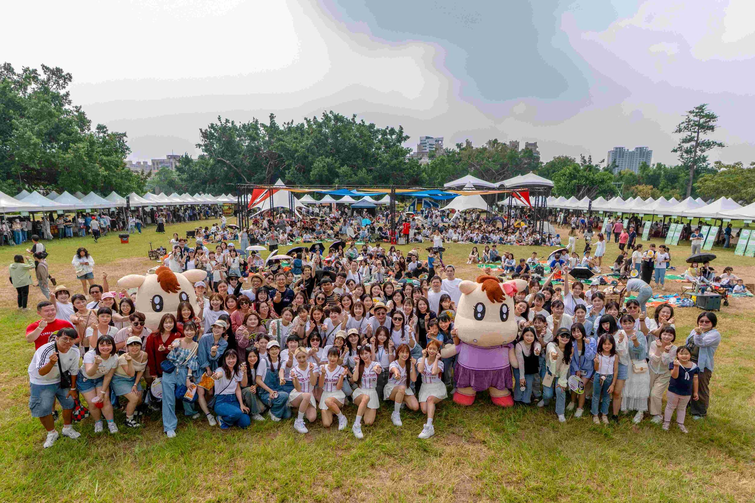 附圖3_馬光首屆家庭日活動，邀請近千名員工攜眷齊聚高雄衛武營廣場共享幸福時光。(馬