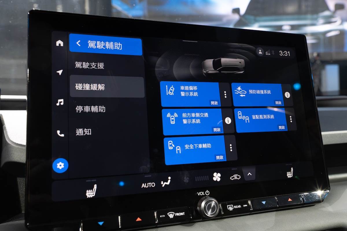 全新RAV4搭載最新智能TSS 4.0主動安全系統，不僅偵測距離擴大1.7倍，水平視野也提升1.15倍。（圖／林昱丞攝影）