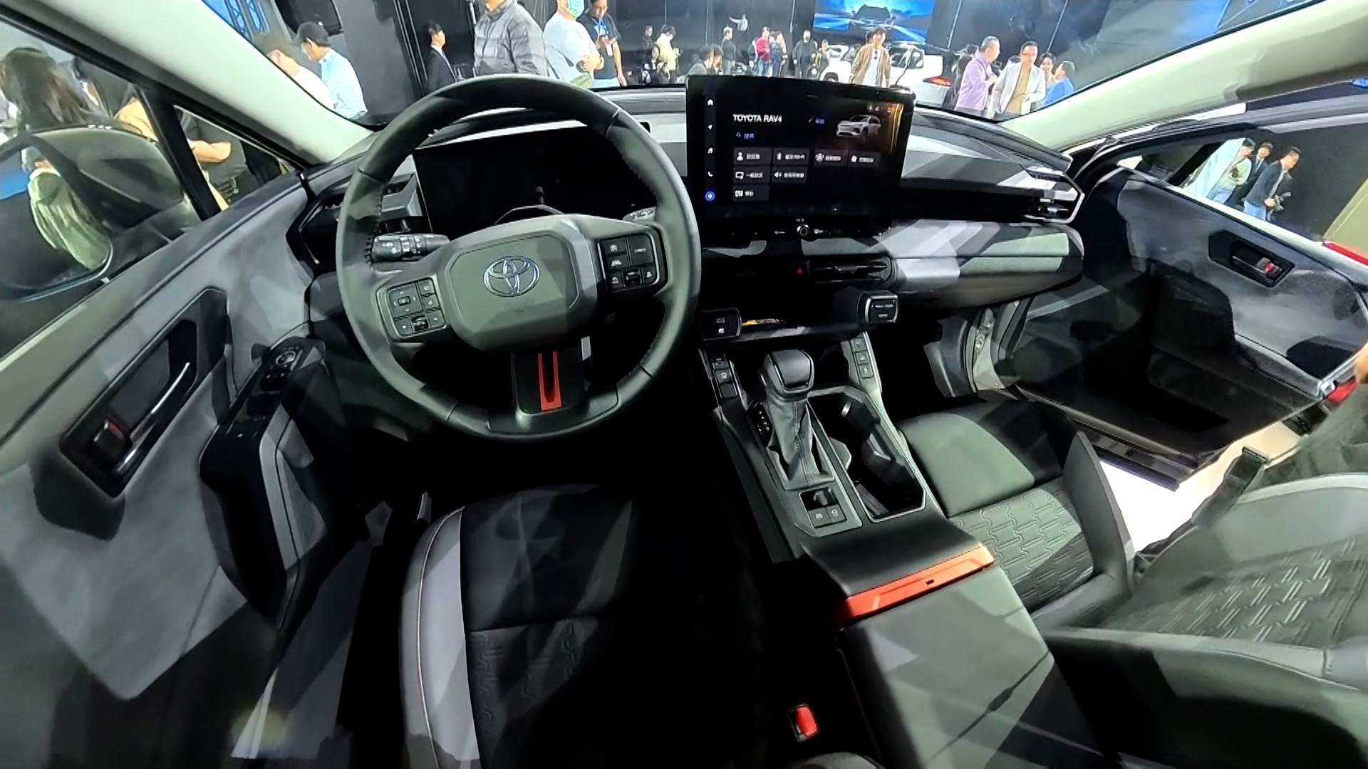 內裝採用 12.3 吋全彩數位儀表板，全面提升科技感與駕駛便利性。（圖／東森新聞）