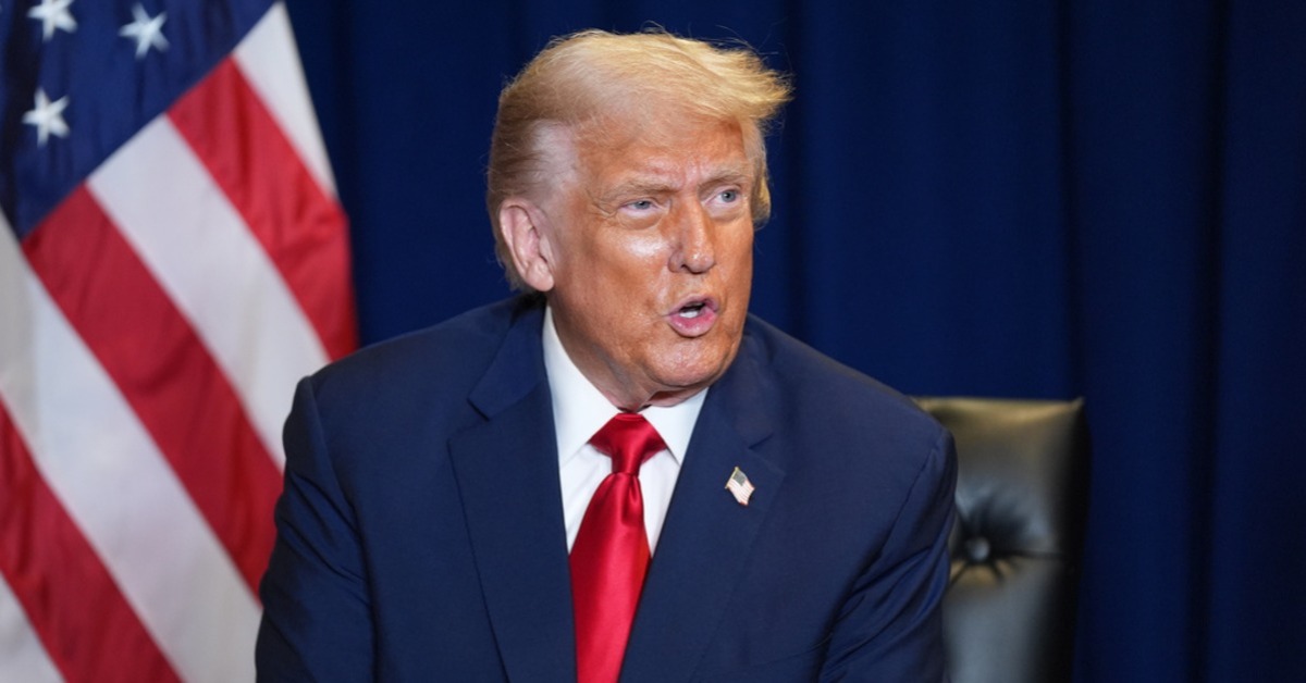 被罵是「戀童癖保護者」川普勃然大怒竟說髒話、比中指