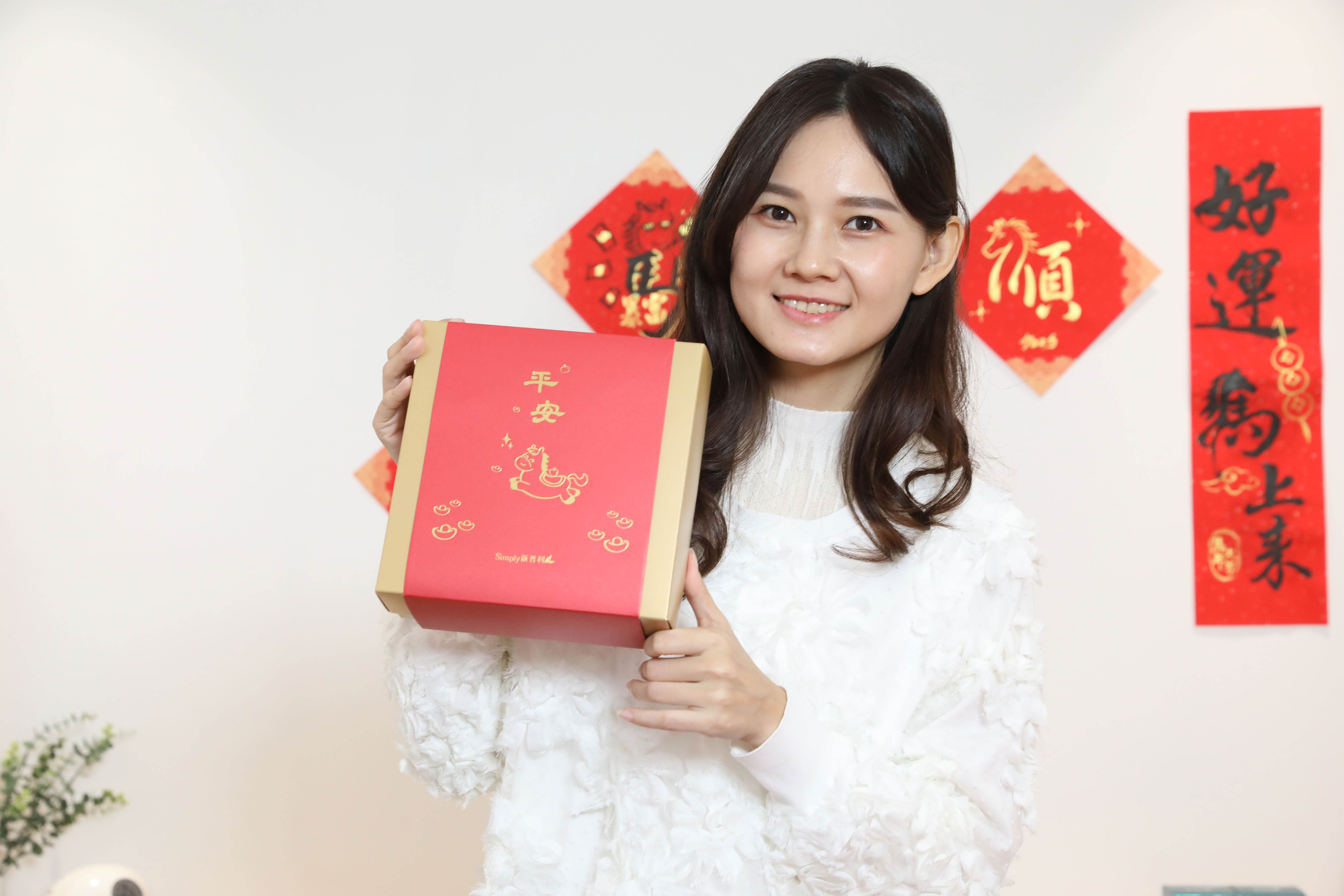 圖8【新普利】Simply新普利攜手合作新銳書法家 - 楊修華老師將「順」與「平安」化為年節_