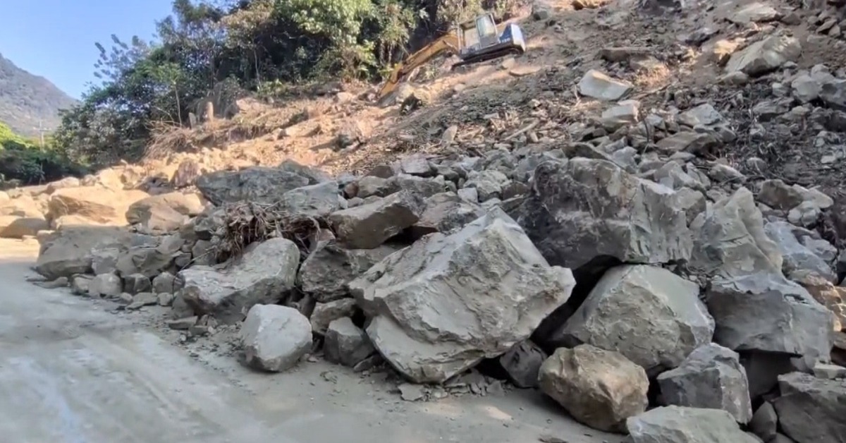 跑山聖地！台中136縣道有巨石 原來是「刷坡」工程