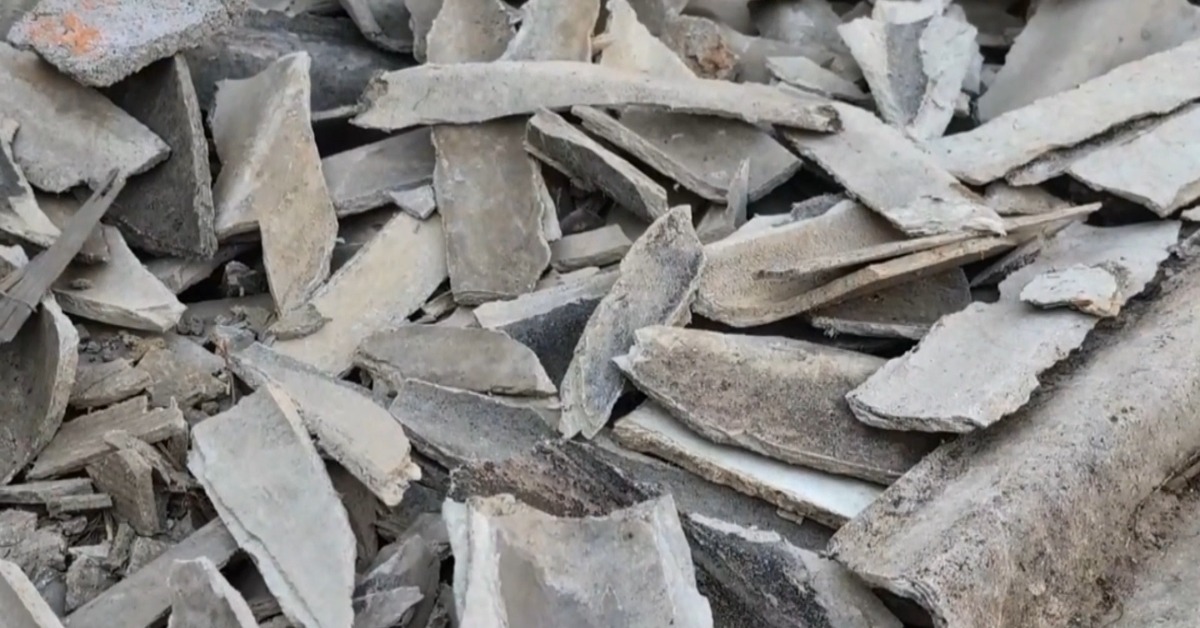 石綿飛揚！居民控亂拆恐吸入致癌 旅行社致歉