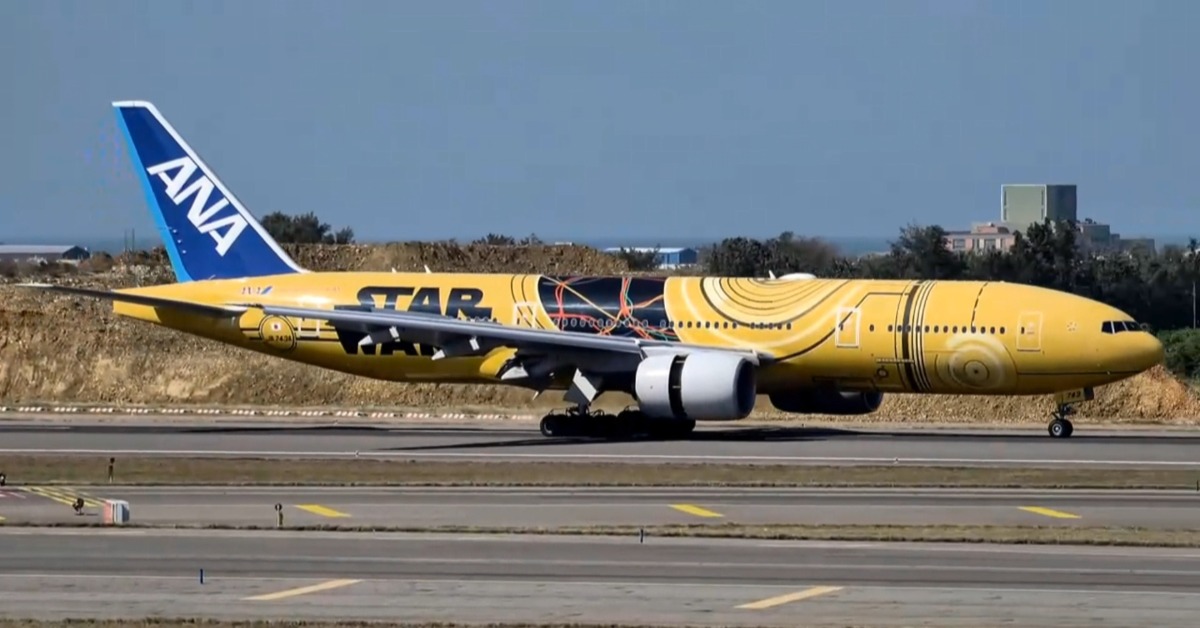 全日空星戰彩繪機C-3PO抵台卸妝 航迷、星戰迷搶拍