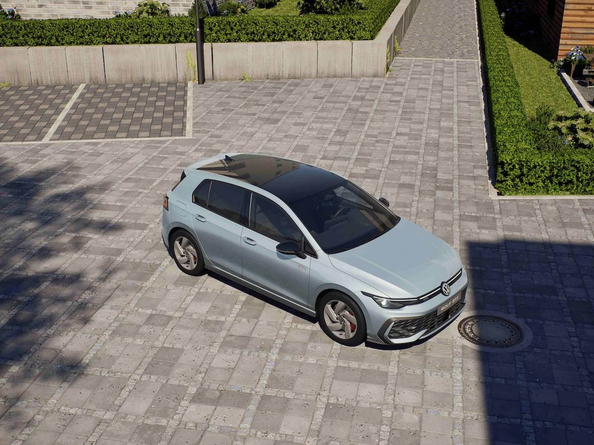 專屬冷冽冰澈藍車色結合湛黑車頂，獨特個性十分帥氣。（圖／台灣福斯汽車提供）