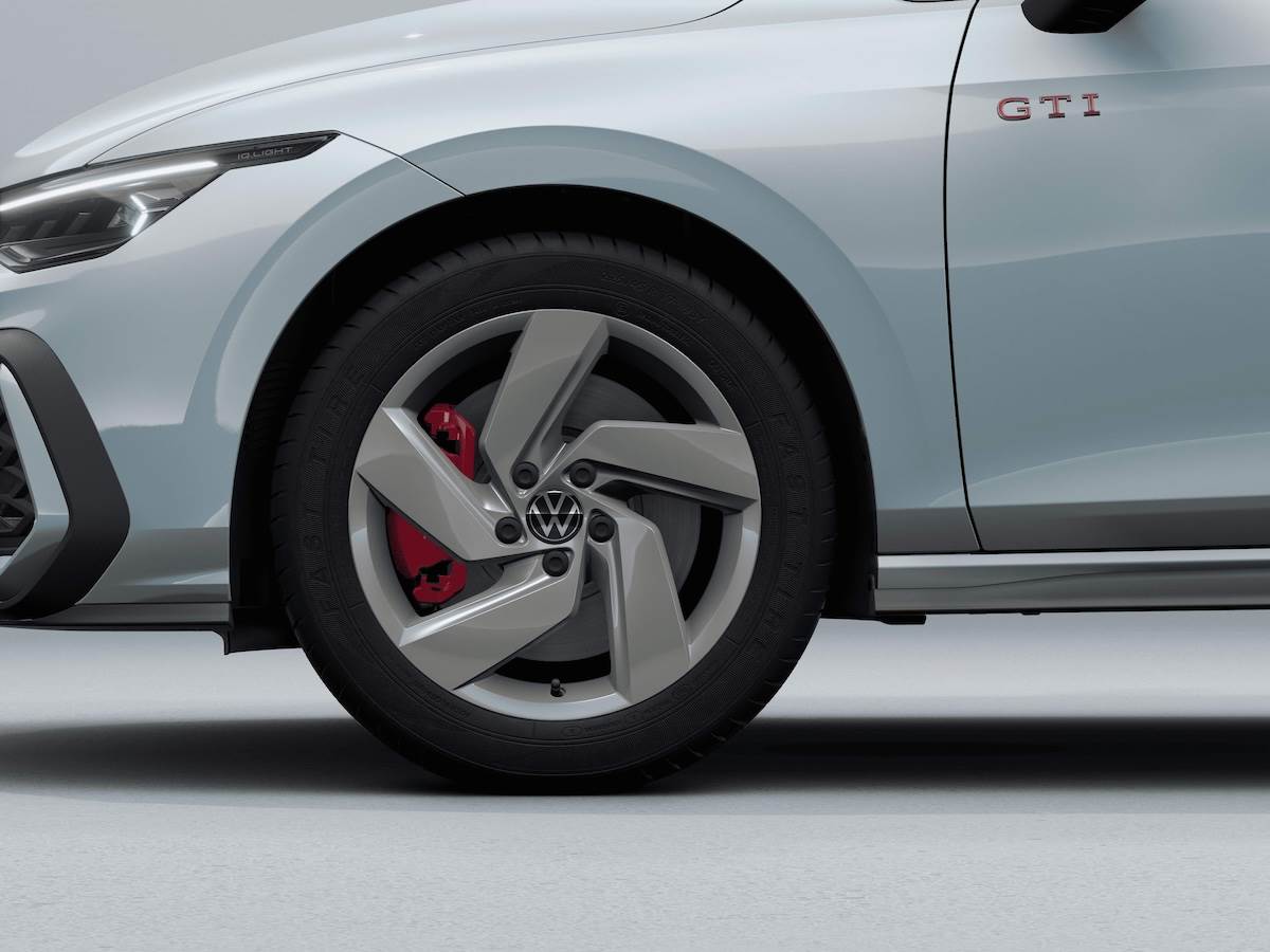 高性能紅色煞車卡鉗。（圖／台灣福斯汽車提供）