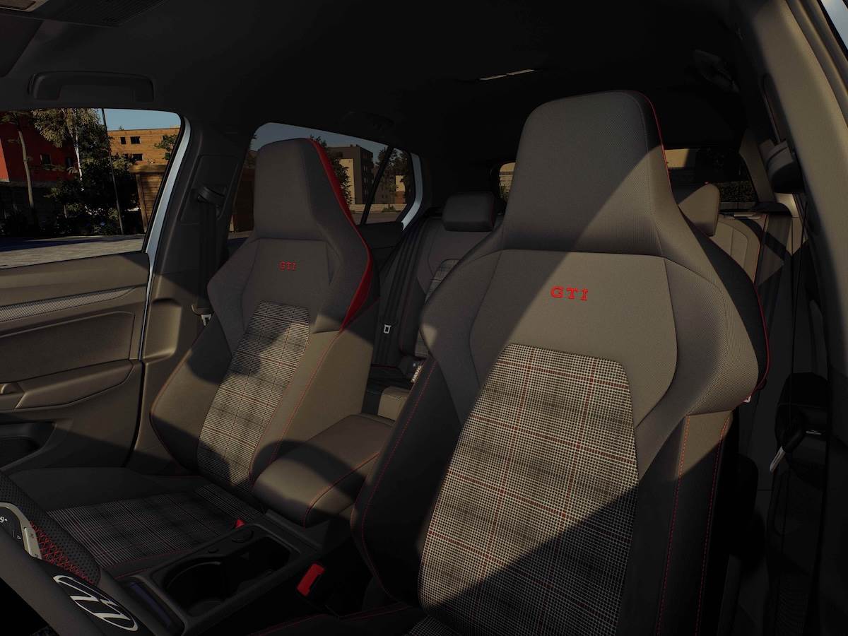 座艙空間同樣延續GTI精神，配備GTI經典格紋跑車座椅、多功能運動方向盤與GTI專屬運動化儀表介面。（圖／台灣福斯汽車提供）