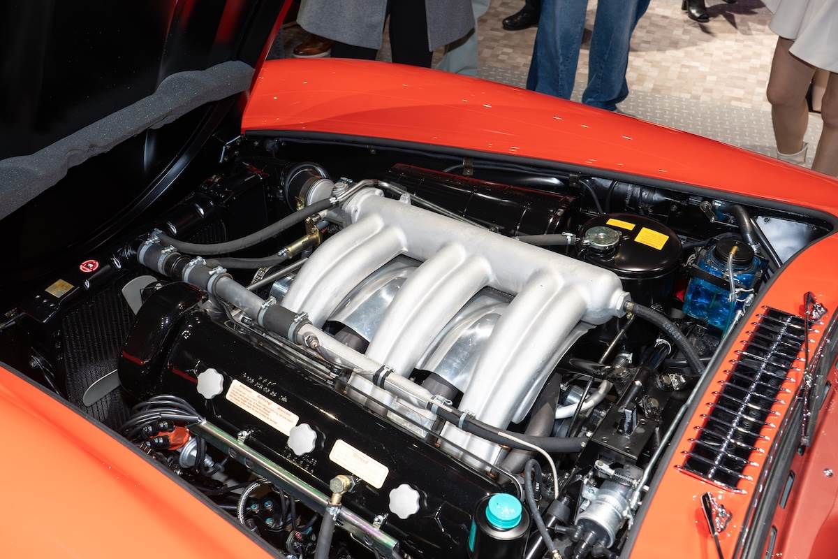 直列六缸發引擎完全分解重組，不知道還可不可以跑到當初的極速262 km/h。（圖／林昱丞攝影）