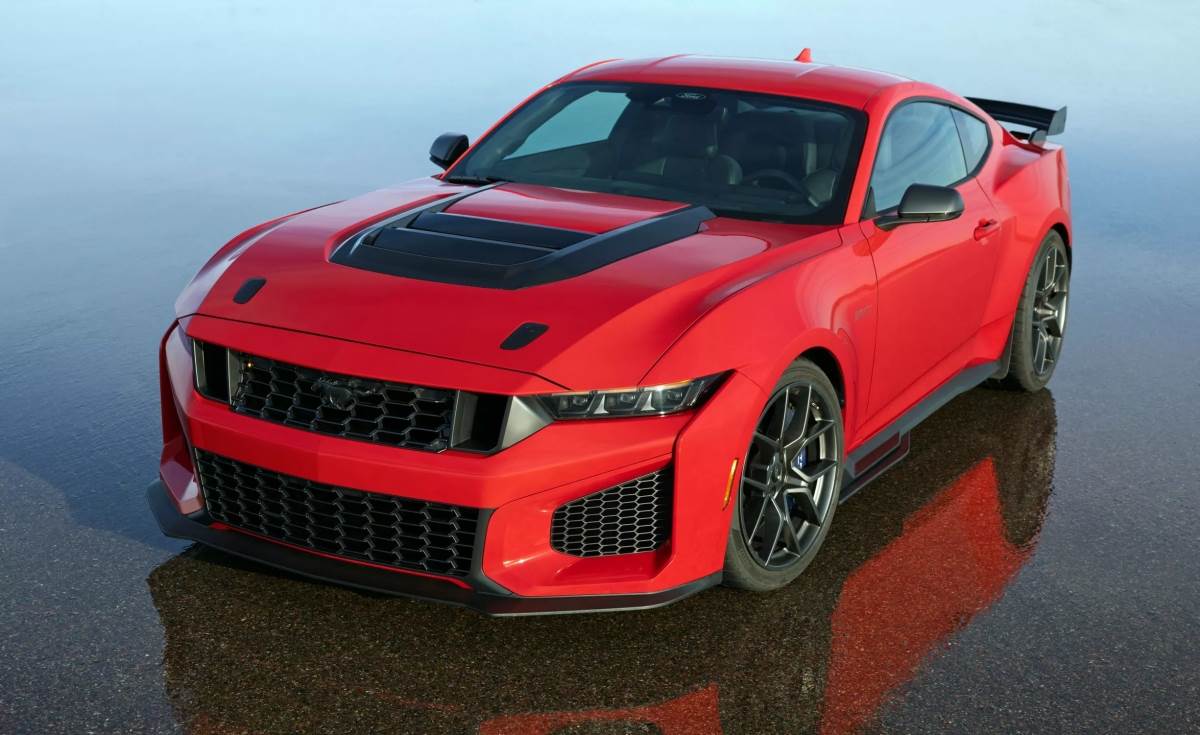 車輛外觀也與常規版車型截然不同，透過更強大的空力套件讓整體表現提升。（圖／福特提供）