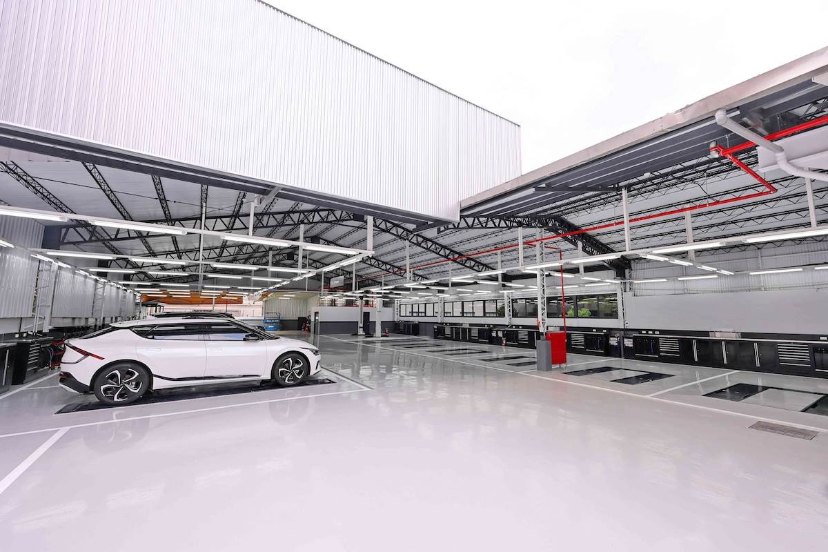Kia新北土城2S服務廠擁有近400坪的空間，特别規劃9個維修工位，大幅提升服務量能。（圖／台灣森那美起亞提供）