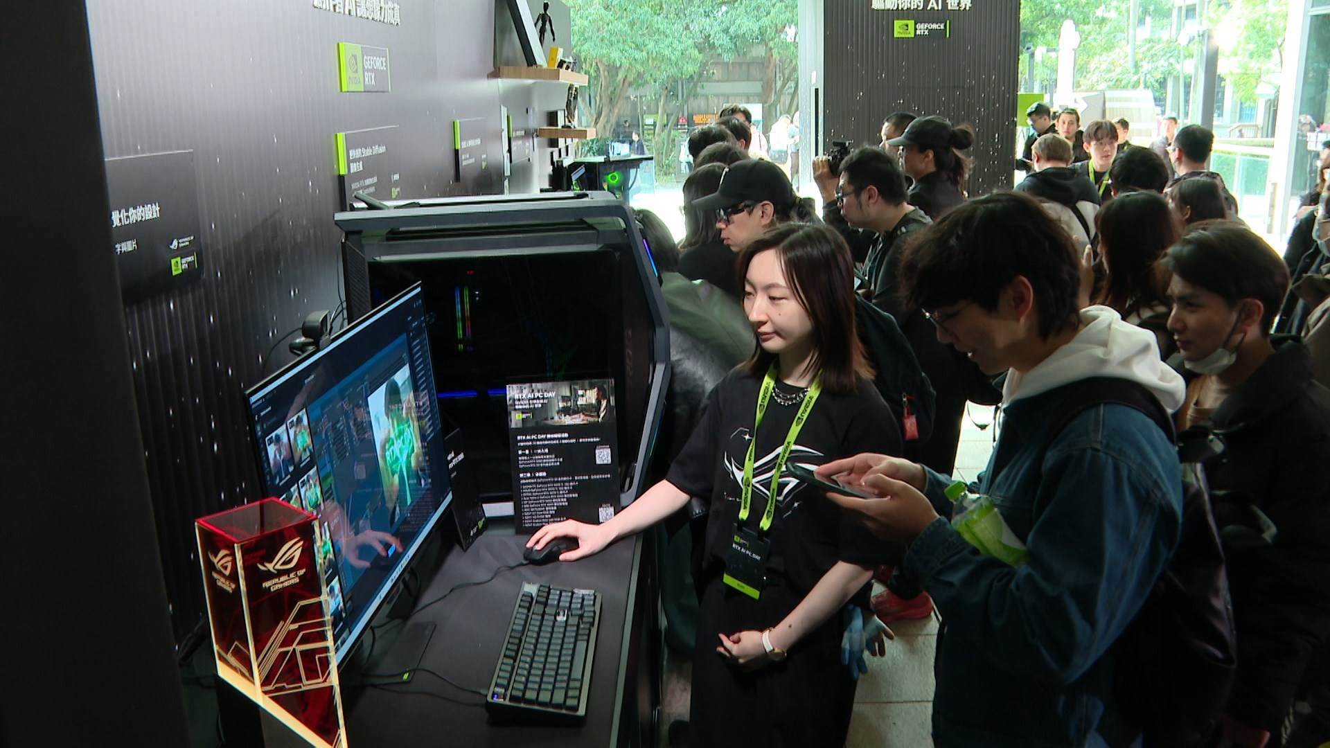 此次 AI PC Day 活動攜手 13 家品牌夥伴，讓民眾實際感受 AI 在遊戲、創作與生產力等不同場景中的應用。（圖／東森新聞）