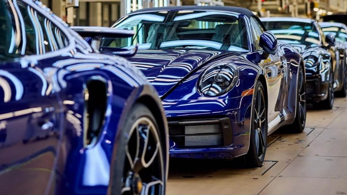 911跑車則是逆勢成長,年增1.3%,也創下了911年度銷售量的歷史新高。(圖/保時捷提供)