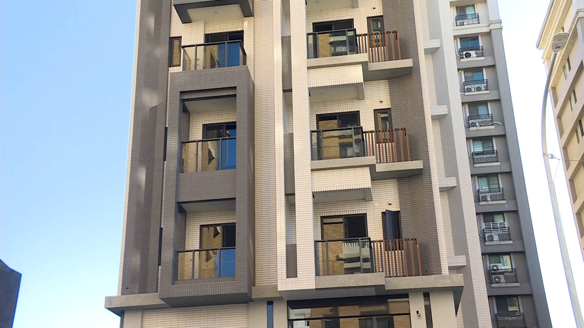 序列 18.00_02_21_03.Still017