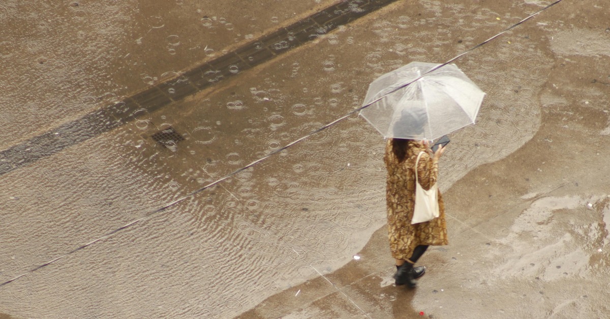 出門帶傘！4縣市大雨特報 越晚越冷