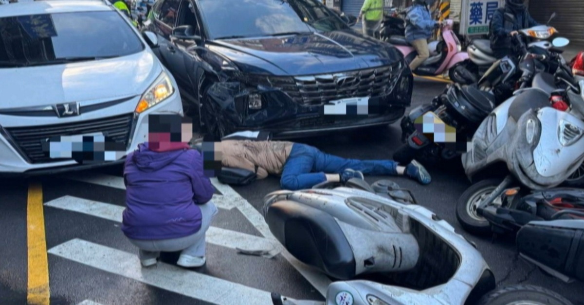 休旅車等燈 突衝撞8車釀6傷！1騎士遭壓車底