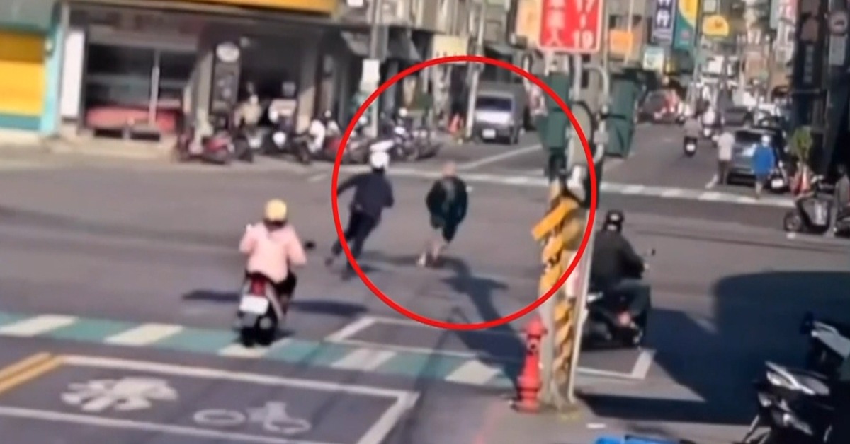 波麗士糗大！追捕移工竟摔車 慘被赤腳男甩