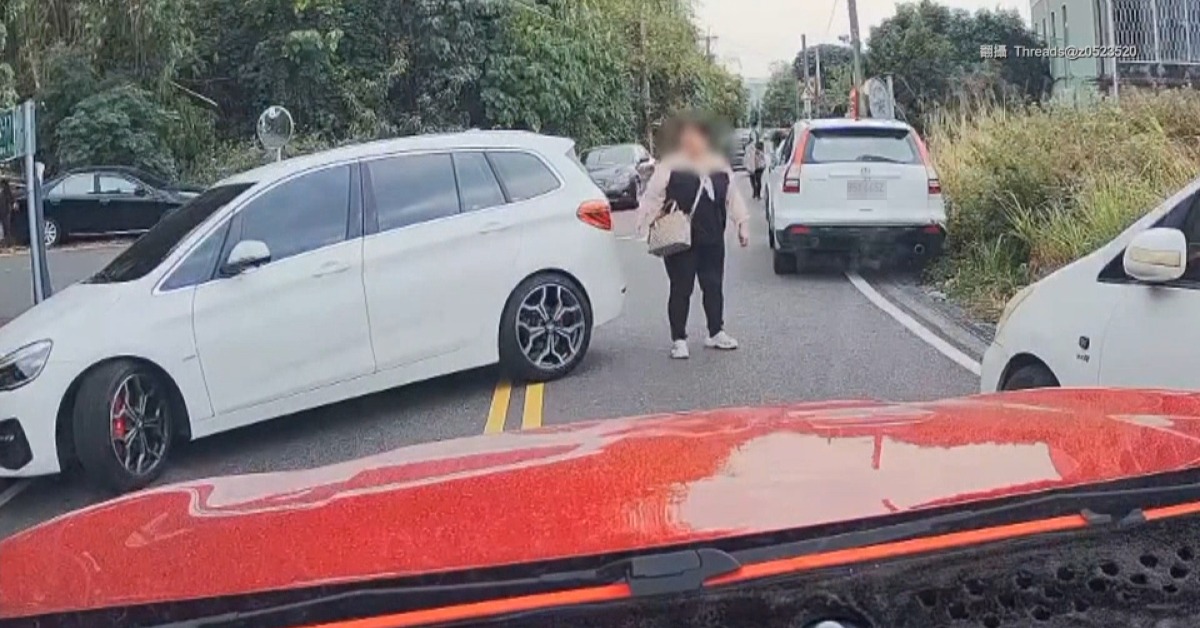 彰化百果山樂園搶車位衝突 駕駛強行倒車險撞人