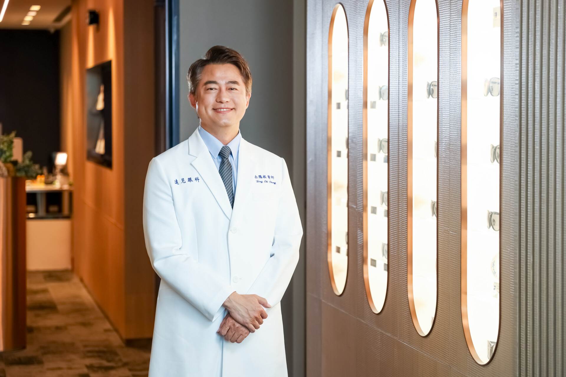遠見眼科張聰麒院長在醫界素有「醫師的醫師」美譽，連蔡司原廠高層都指名。（圖／遠見眼科提供） 