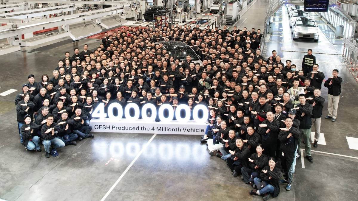 許多人認為這次的最大贏家將會是特斯拉,因為他們可以將上海超級工廠的車輛重新開始輸入加拿大。(圖/翻攝自特斯拉中國微博)