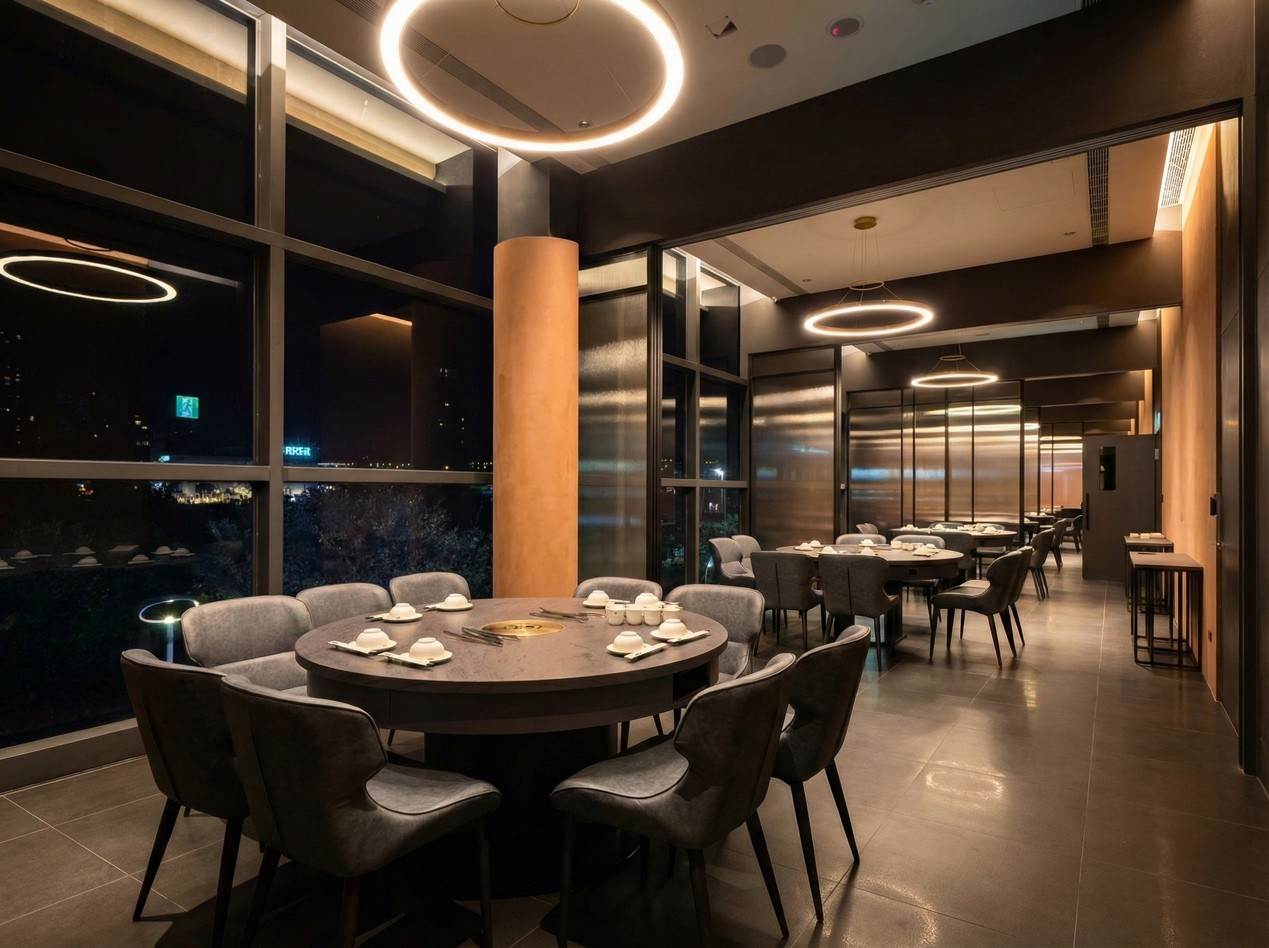 獨立包廂，滿足企業尾牙、部門聚餐及私人宴會需求。（圖／岩漿火鍋提供）