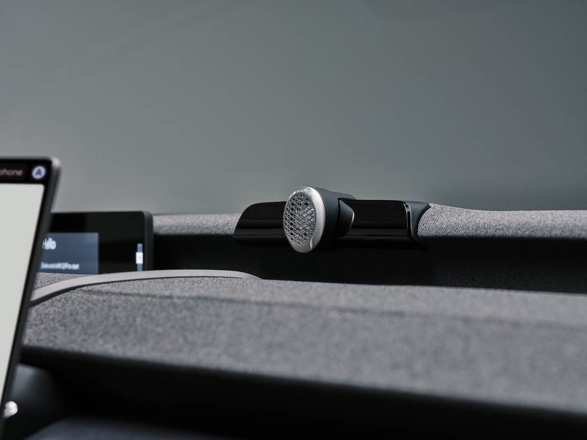 EX60配備Bowers & Wilkins頂級28支揚聲器音響系統，這也是Volvo首次在四個主要座椅的頭枕中皆內建揚聲器。（圖／Volvo提供）