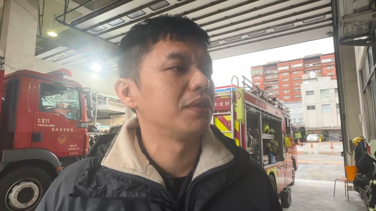 基隆市消防局火災調查科長余宗庭事後難掩悲痛。（圖／東森新聞）