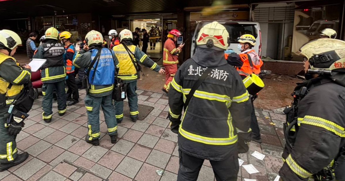 新／三立採訪車撞進銀行釀10傷！肇事駕駛將移送