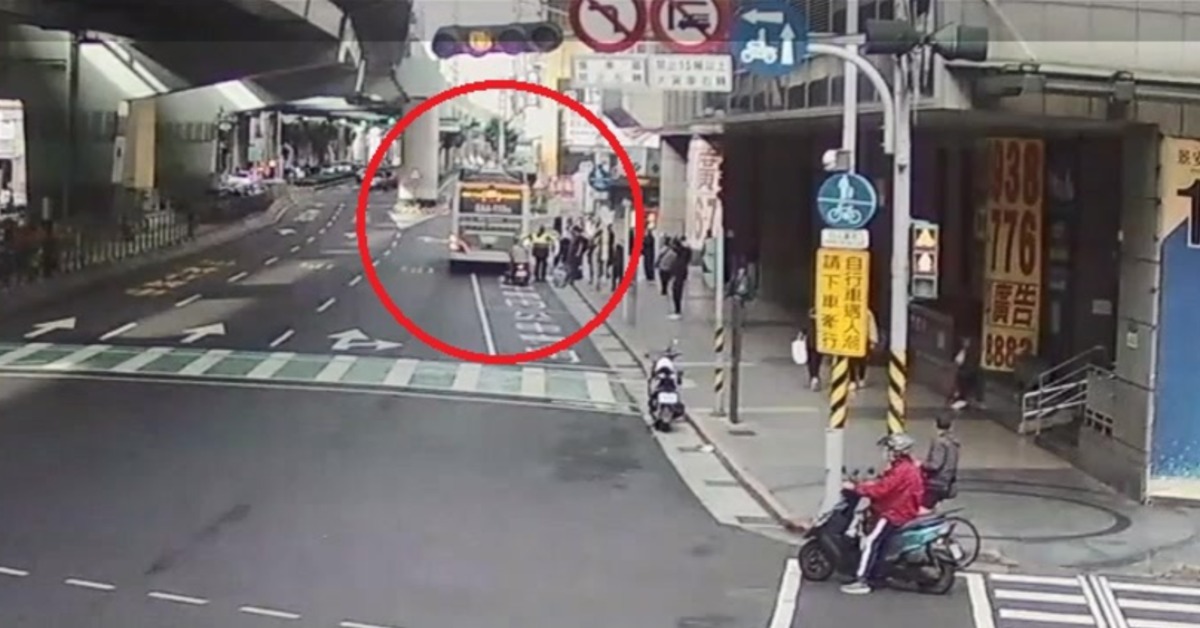 中和阿伯好兇!肉身攔公車 司機報警提告警方要辦了