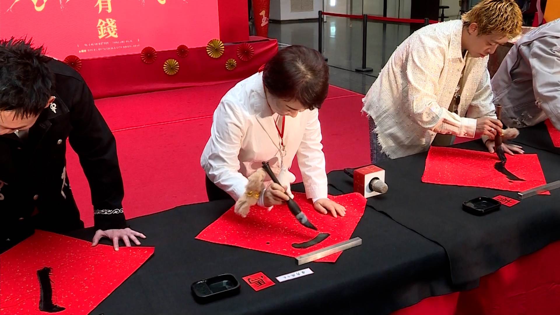 L BAR_整點用(修邊).00_05_34_12.Still029