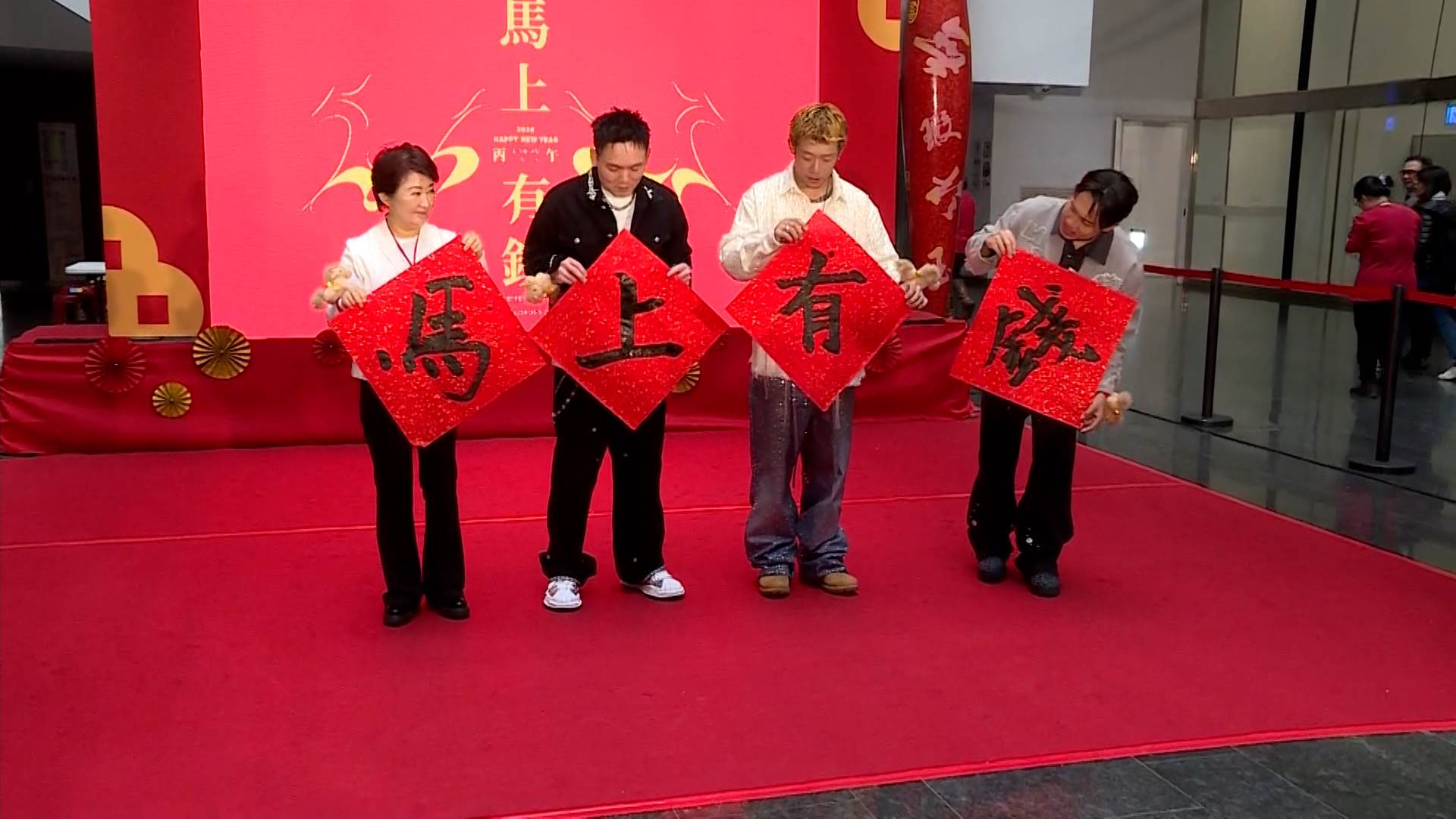 L BAR_整點用(修邊).00_05_38_10.Still028