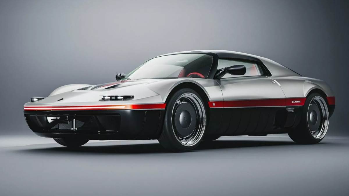 過去經典的翻蓋式大燈也以現代方式重新演繹，搭配LED日行燈條，使經典與當代科技完美融合。（圖／Bertone提供）