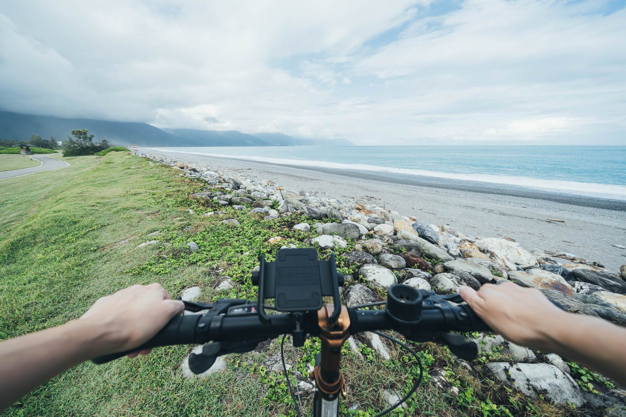 透過不同的交通方式,詮釋出不一樣的花蓮視角美學。(圖/花蓮縣政府)