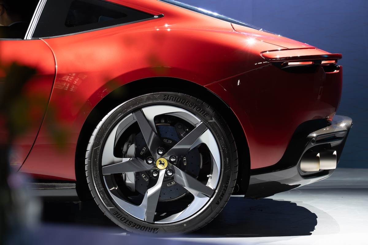 後方的主動式後尾翼能根據車速及車輛動態，自行切換三種模式。（圖／林昱丞攝影）