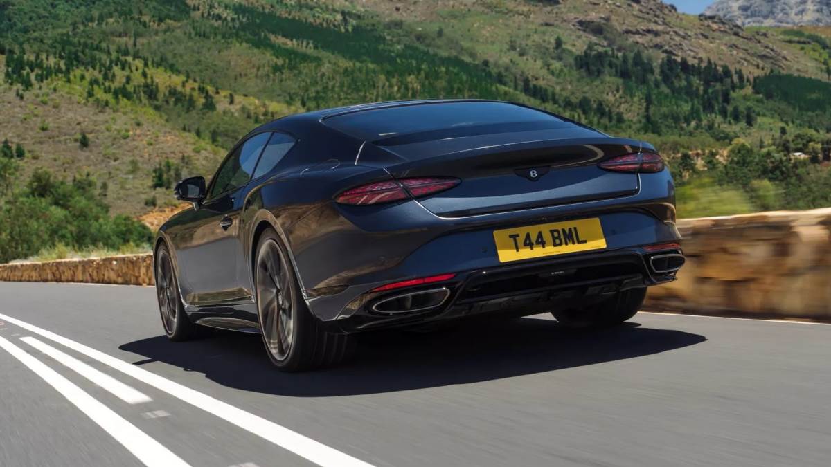 車輛的空力套件讓性能與豪華感受兼具，滿足車主對於GT車款的想像。（圖／賓利提供）