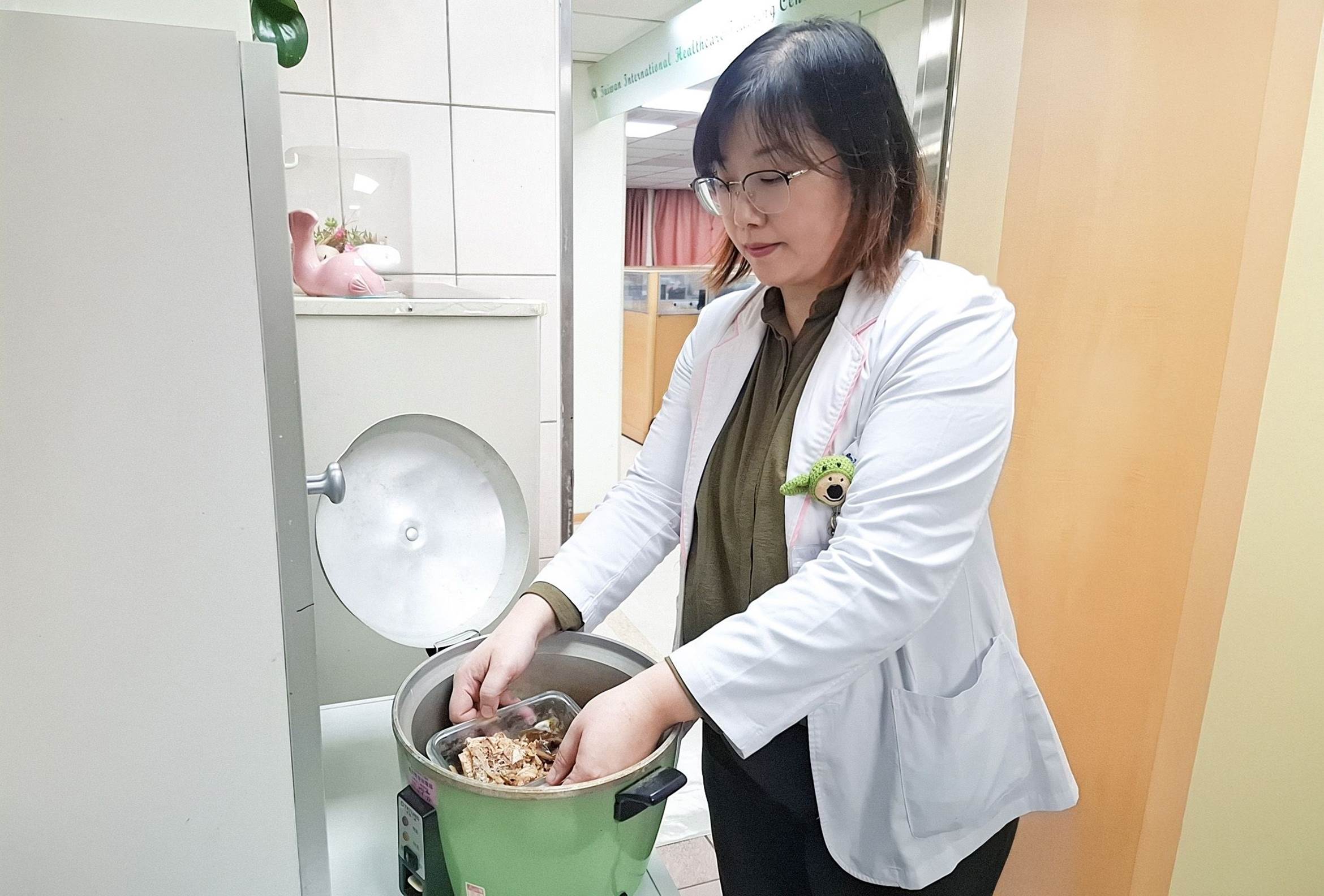 李佩霓營養師警告「反覆加熱」是過年腸胃炎地雷