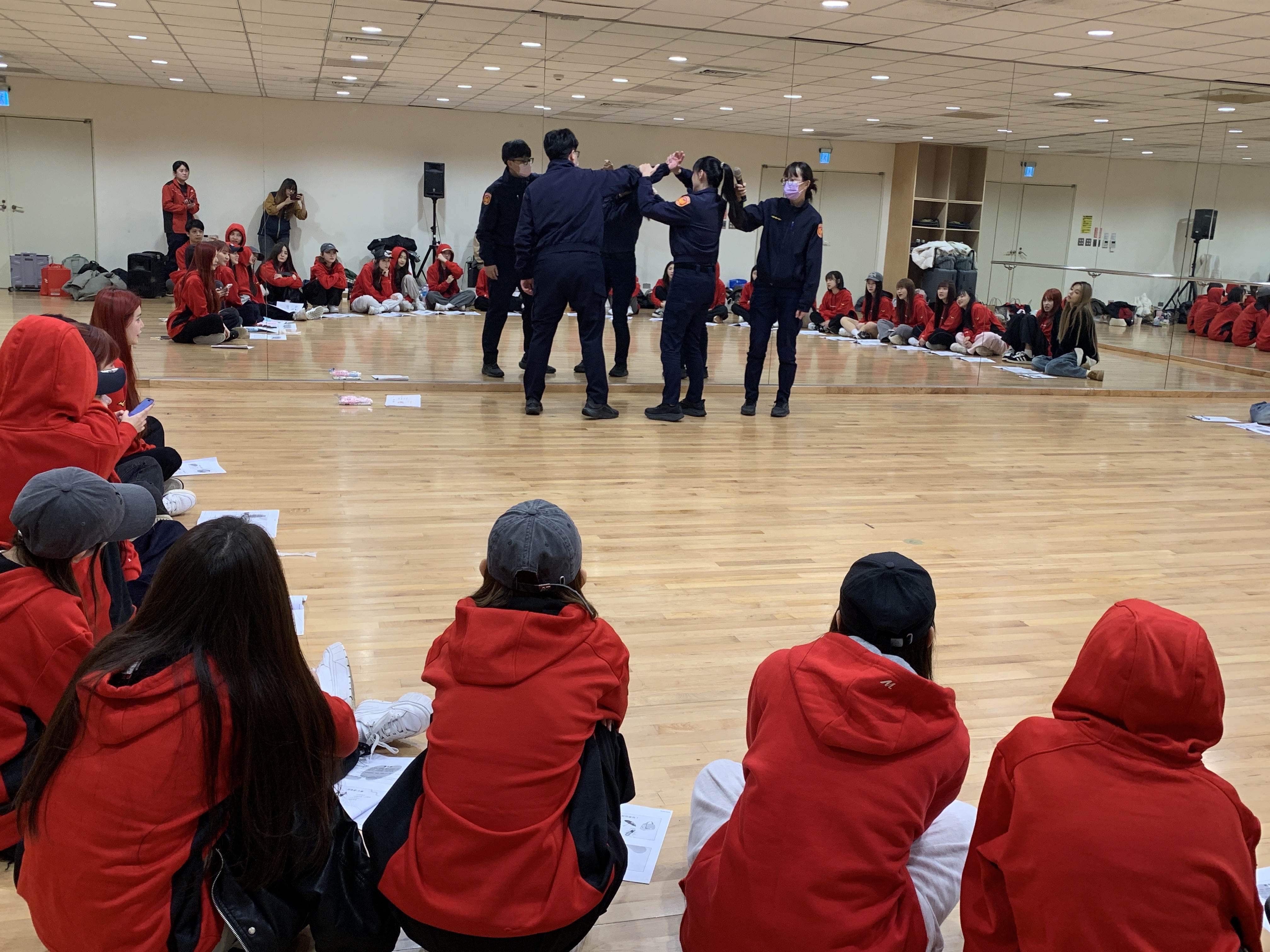 B55E3DD6-4AFB-4CCC-B492-DD7724EFA52A