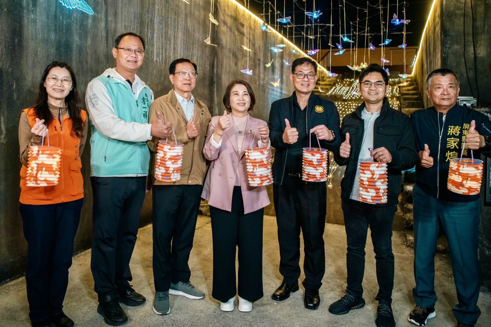 燈節小提燈「馬耀風情」1月23日首波發放，駿馬的投影意象深受大小朋友喜愛。 （圖／屏東縣政府提供）