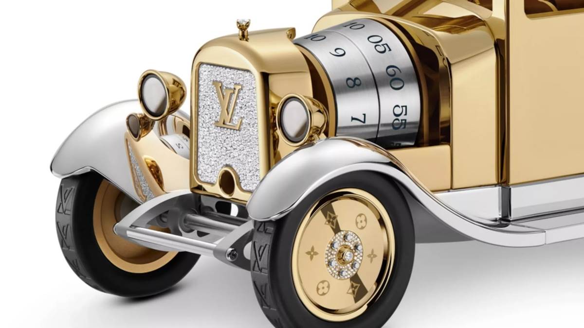 這款時鐘使用的是手動上鏈Calibre MV.7417/101機芯,具備八天動力儲存。(圖/LV提供)