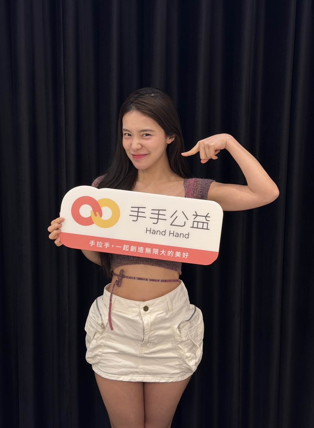 李多慧近日與手手公益合作，以實際行動支持媽祖廟擴建與祈福計畫，希望將這份溫暖分享給更多人。（圖／手手公益提供）