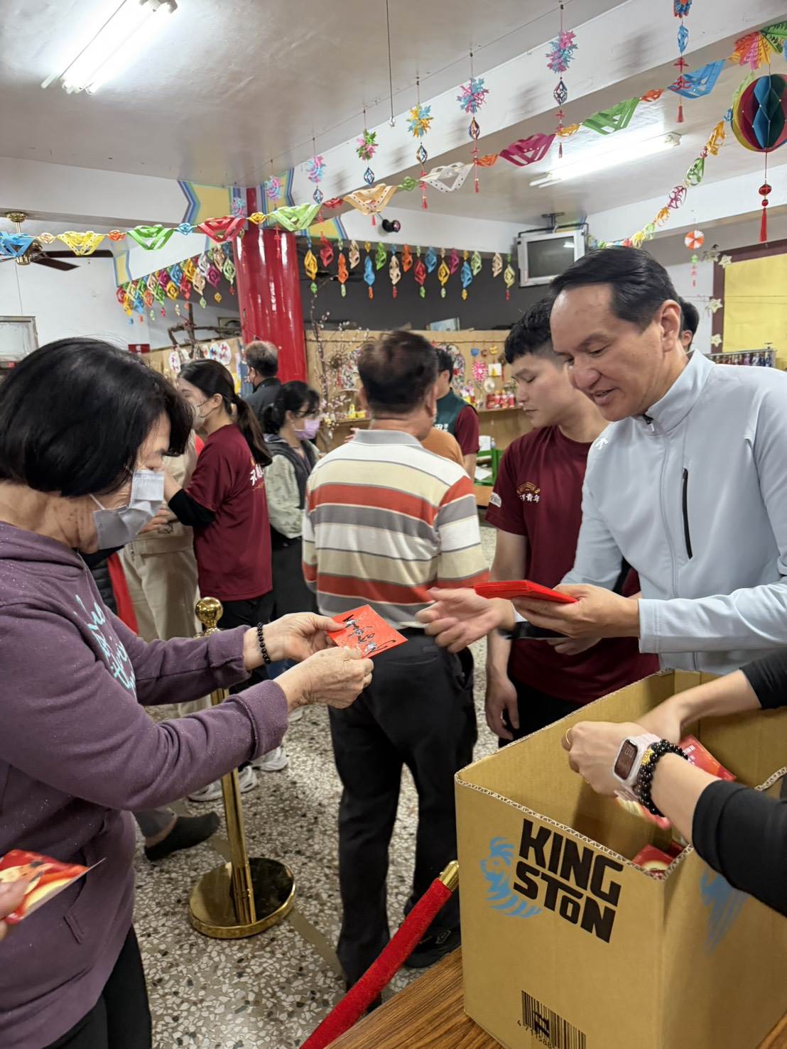 旗尾代天后宮表示，紅包發放活動不僅是年節關懷，更是一份持續11年的守護與承諾，讓長輩在歲末年終感受社會溫情。（圖／業者提供）