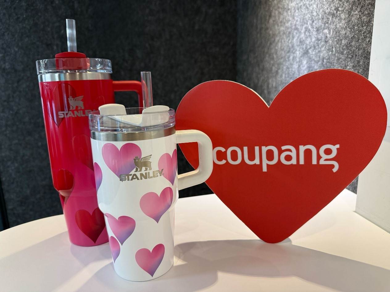 Stanley隨行杯情人節限定款上架Coupang酷澎，讓戀情四季都溫暖。（圖／ Coupang酷澎提供）。