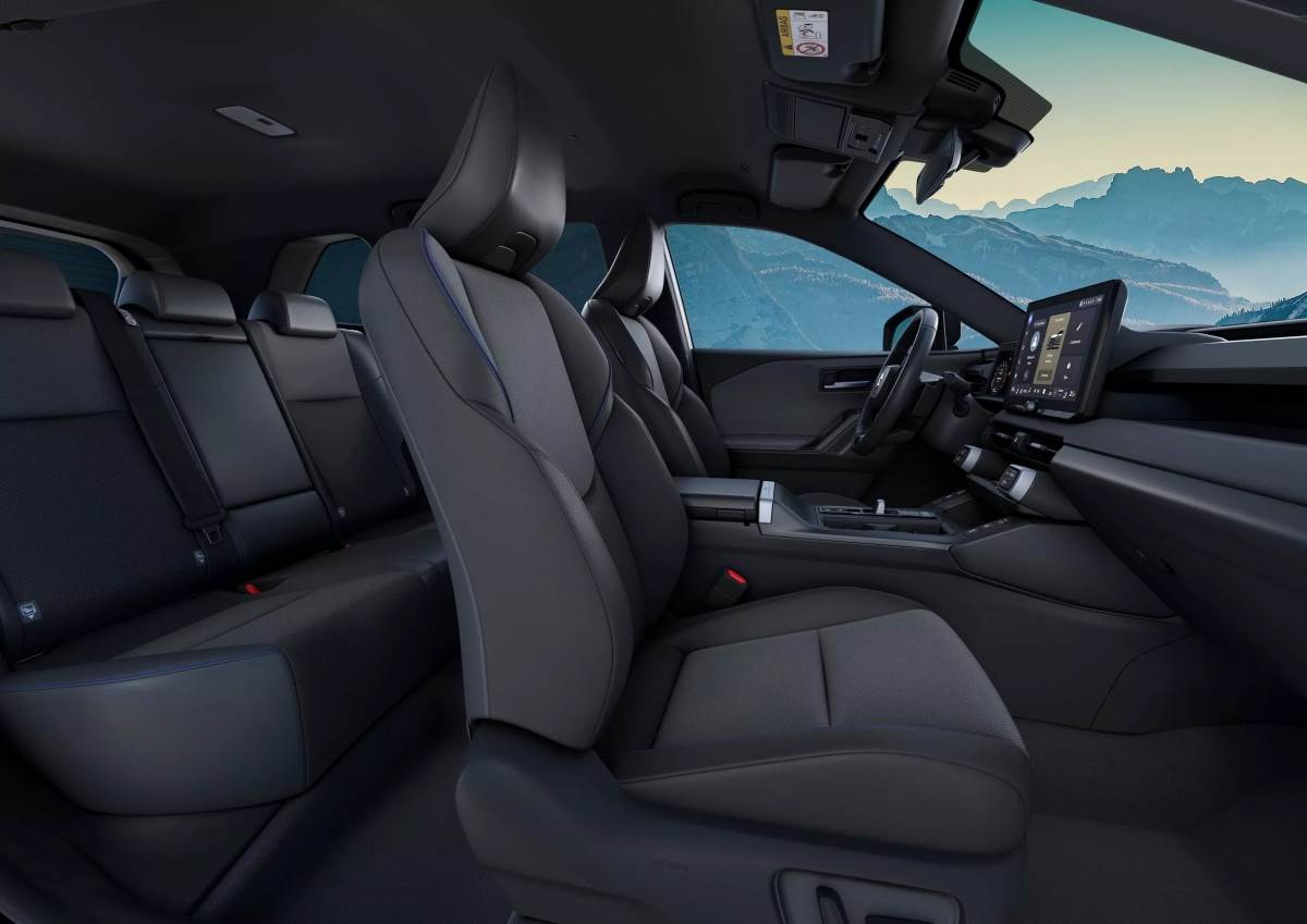 車內空間表現優異,也是鈴木正式在競爭最激烈的C-SUV級距中埋下了一枚重磅炸彈。(圖/鈴木提供)