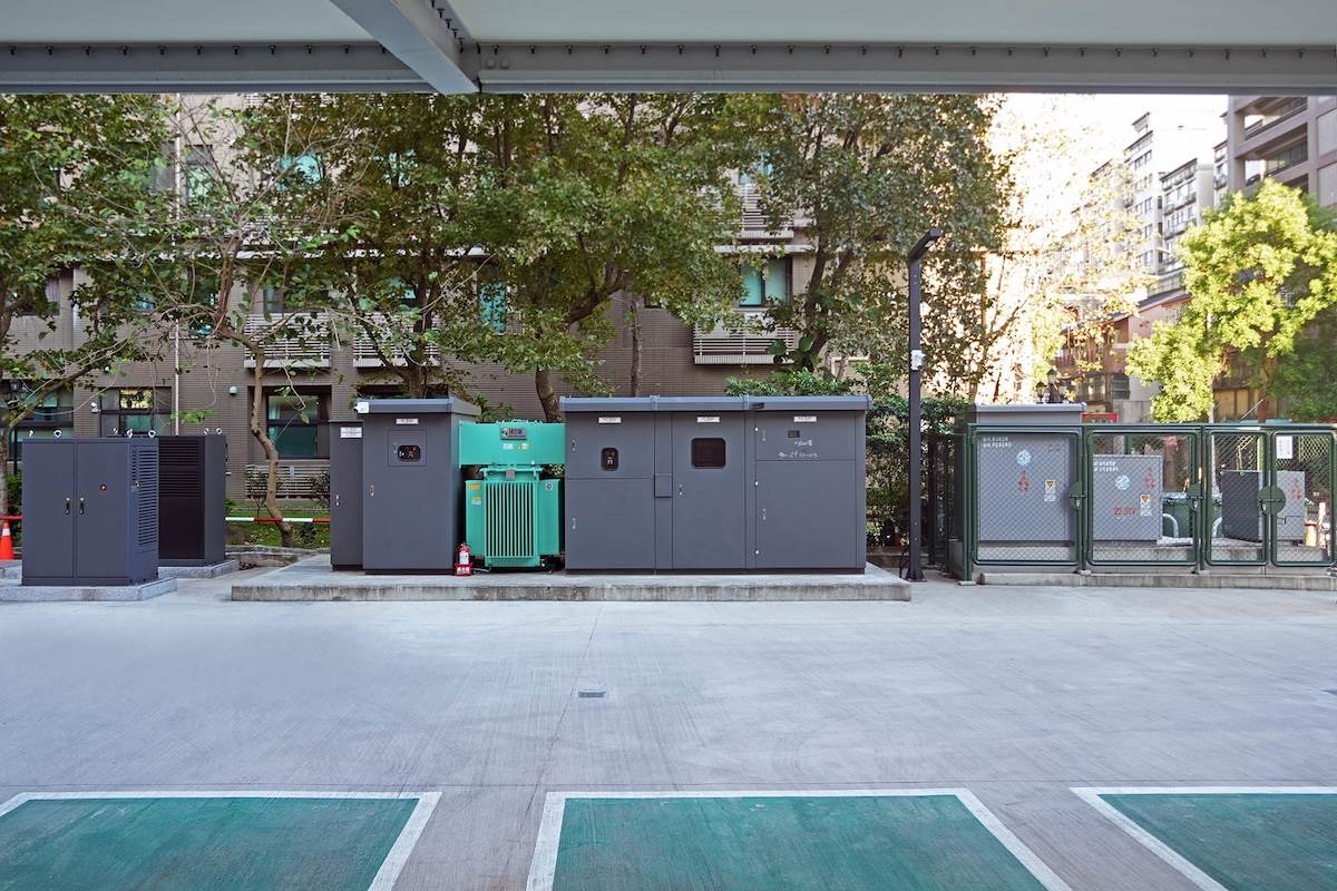 因需自備變壓器，成本直接多了300萬元，且電力申請以及施作時間將會更長，加上配電設施會佔用至少四個停車空間，無形成本也會因此增加。（圖／U-POWER提供）