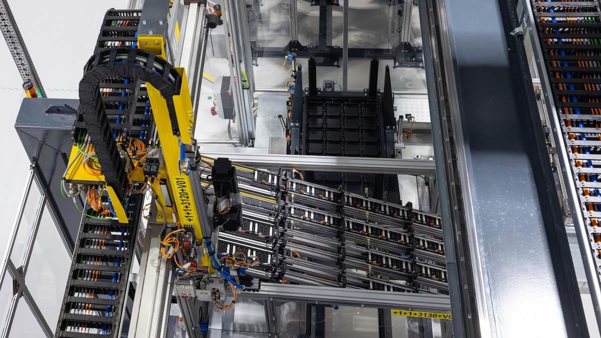 Cayenne&nbsp;Electric的電池模組由位於霍爾納斯特雷達（Horná Streda）保時捷智慧電池工廠（Porsche Smart Battery Shop）製造。（圖／Porsche提供）