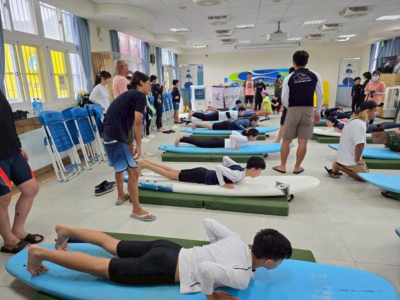 水域活動_衝浪板體驗事前訓練