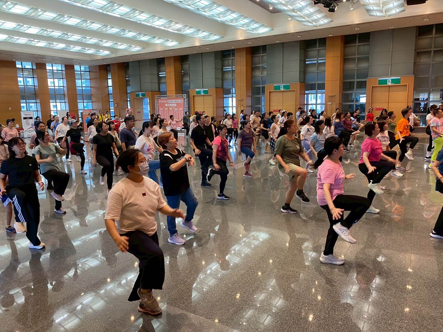 114年首度推出女性常態運動課程結合運動APP+智慧器材及體適能檢測