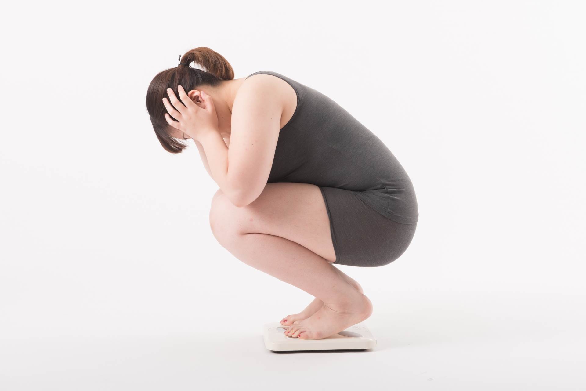 內臟脂肪會持續釋放發炎物質，可能會影響記憶與認知功能。（圖／photoAC）