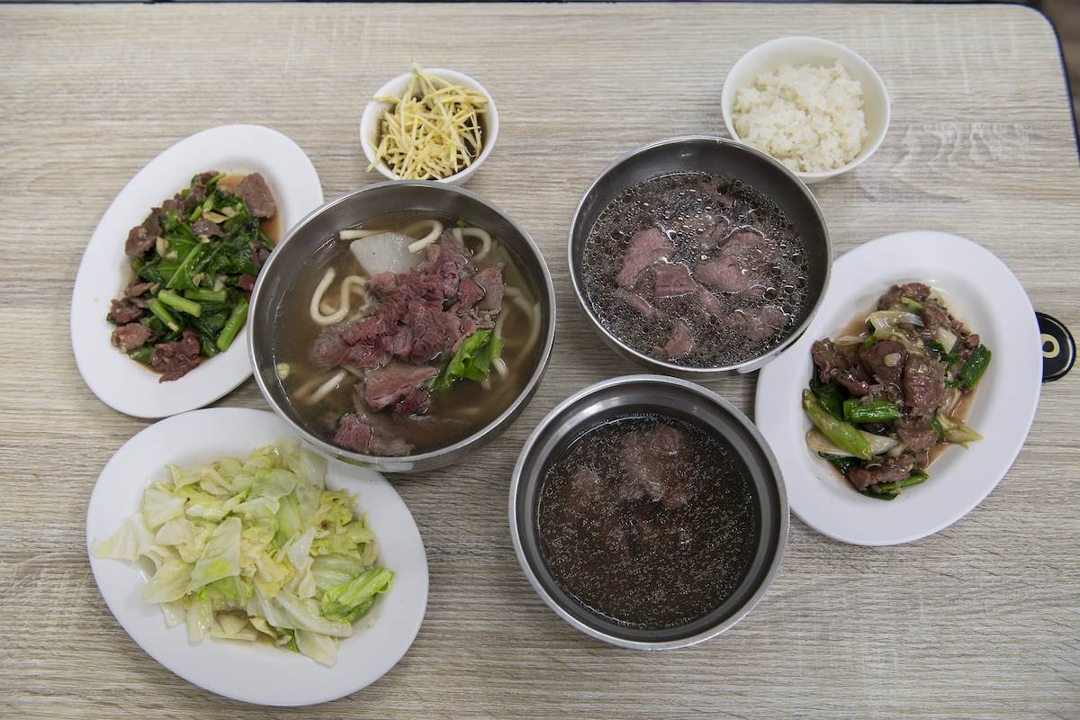 最後喝碗牛肉湯暖暖胃。（圖／江岱柏攝影）