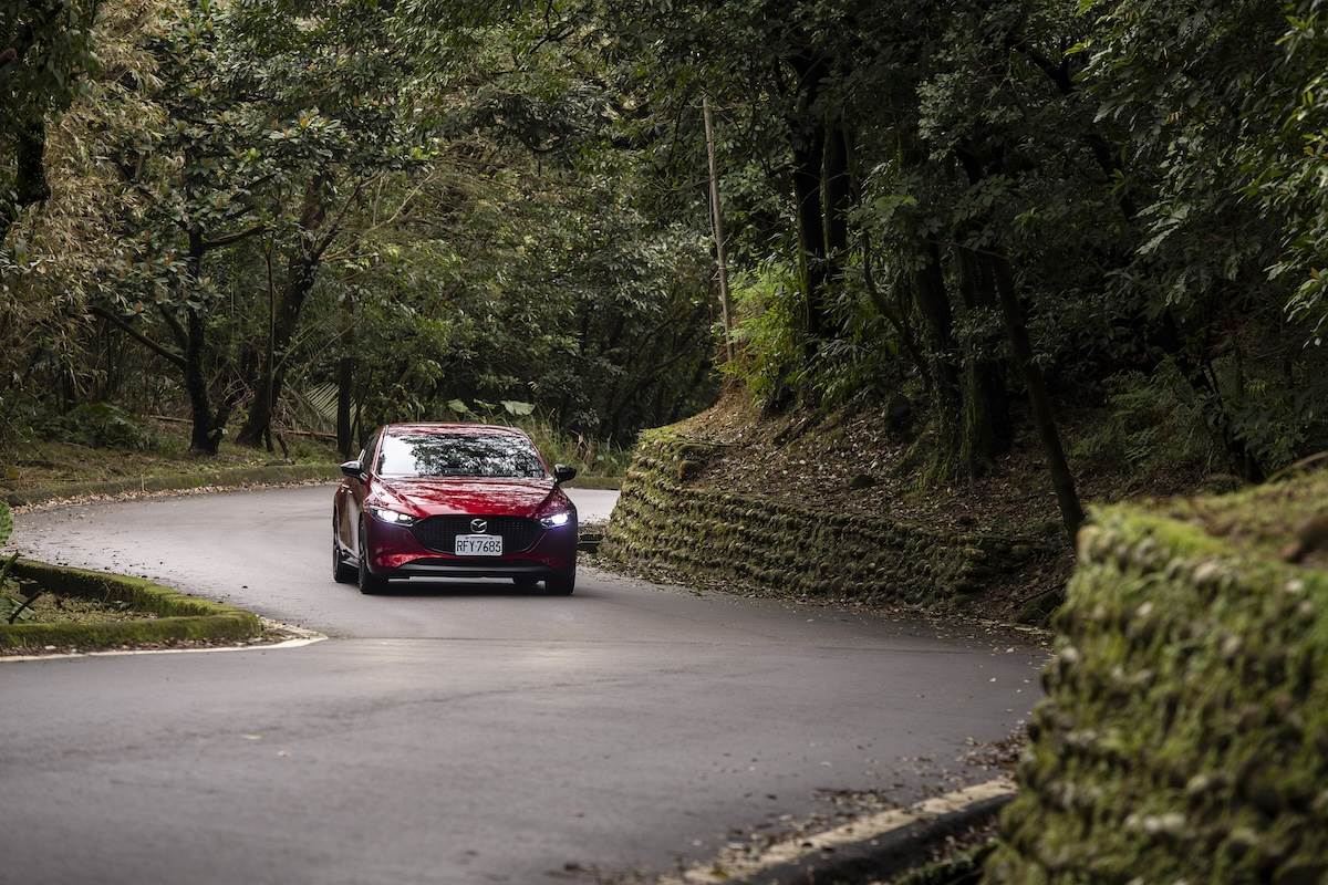 MAZDA3用極佳的NVH車艙寧靜工程，隔音表現優異。（圖／江岱柏攝影）